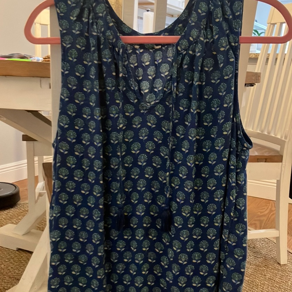 Beautiful sleeveless lucky brand shirt. Tag was cut out . Perfect condition